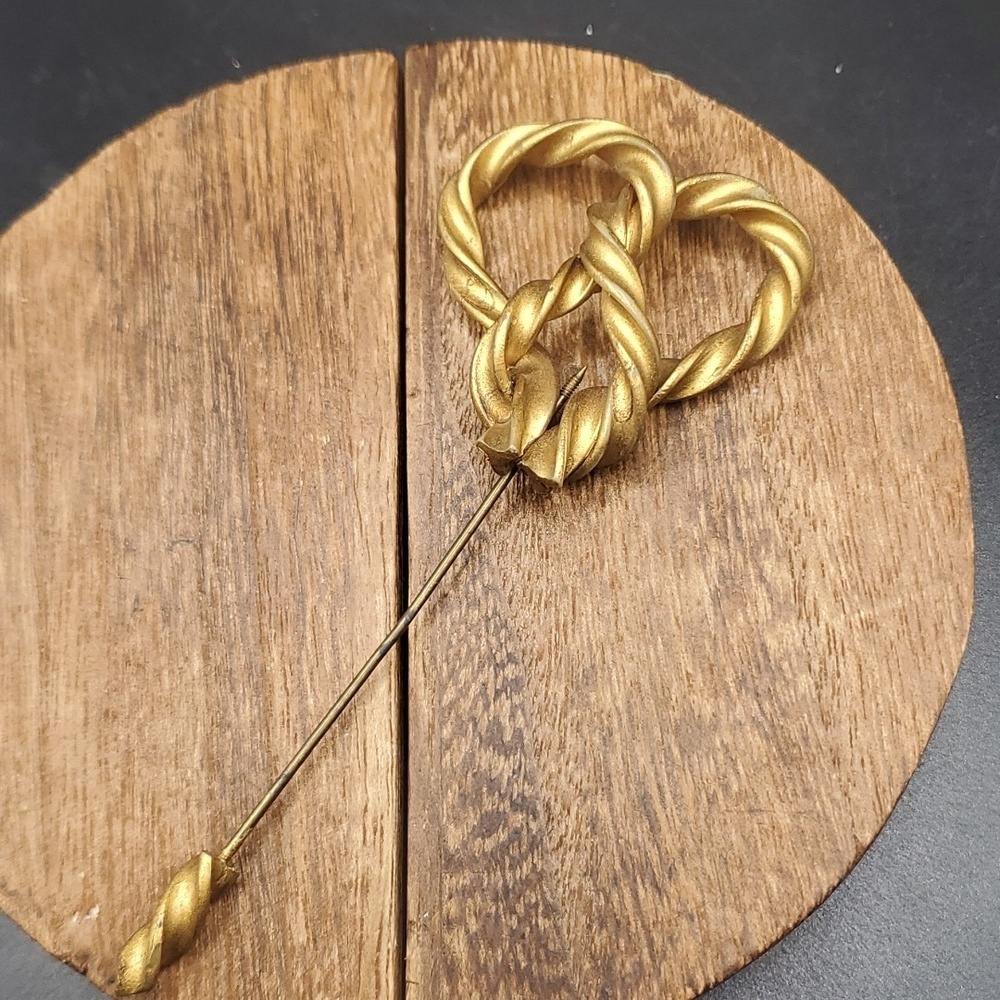 B721 pretzel braid estate pin